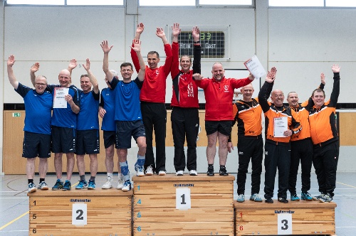 Siegerehrung Männer 50 - rechts im Bild: VfL Waiblingen